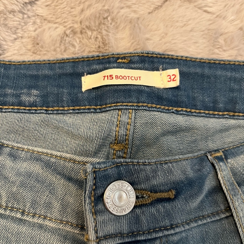 Levi Bootcut Jeans - Picture 2 of 3